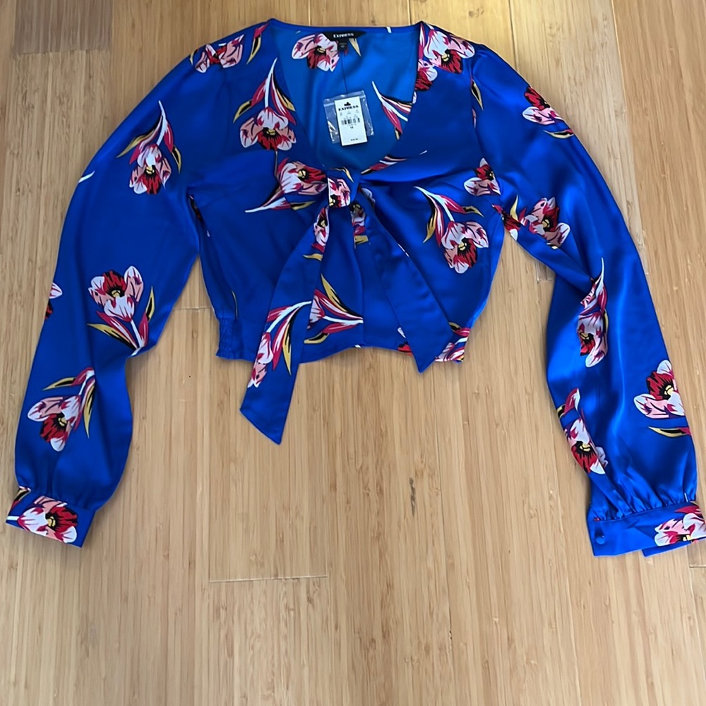 🌻NWT floral crop blouse
